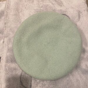 Felt beret sea foam green